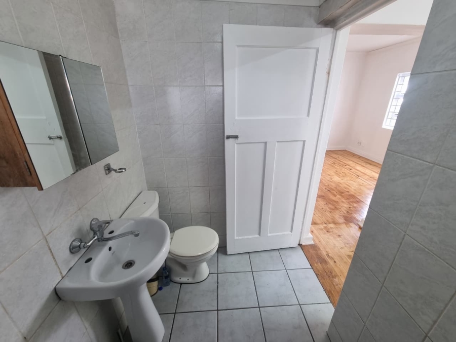 To Let 2 Bedroom Property for Rent in Lansdowne Western Cape
